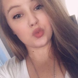 Meet your Posher, Caitlin